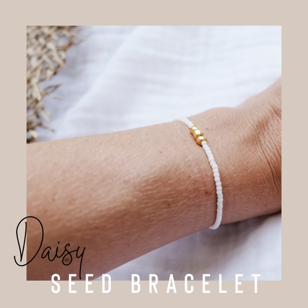 "Daisy" Seed Bead Bracelet in White
